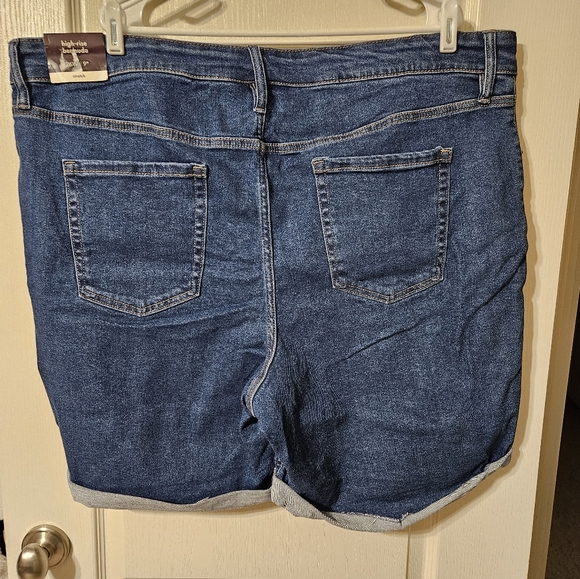 Ava & Viv Denim Rolled Cuff Jean Shorts NWT  Plus size 26W - Picture 2 of 6